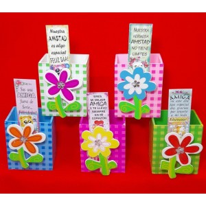 PORT LAPIZ MADERA C/APLIQUE FLOR Y BROCHE