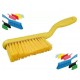 CEPILLO PLASTICO CON MANGO