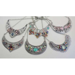 COLLAR METAL CON APLIQUES CANUTILLOS