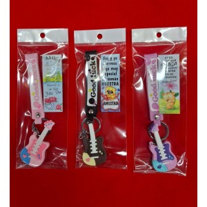 LLAVERO GUITARRA CON TIRA GOMA